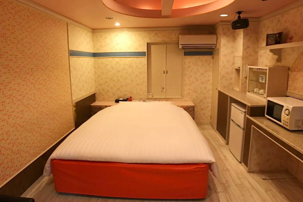 日光のラブホテル 1号室